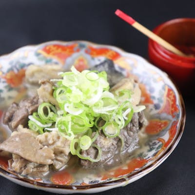 厳選和牛の和風もつ煮込みを堪能