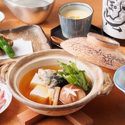 店内で捌く新鮮なすっぽん料理