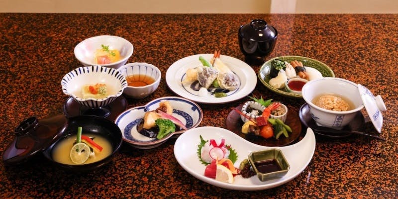 【季節の会席】造り2種、焼き物、漬物寿司など全9品