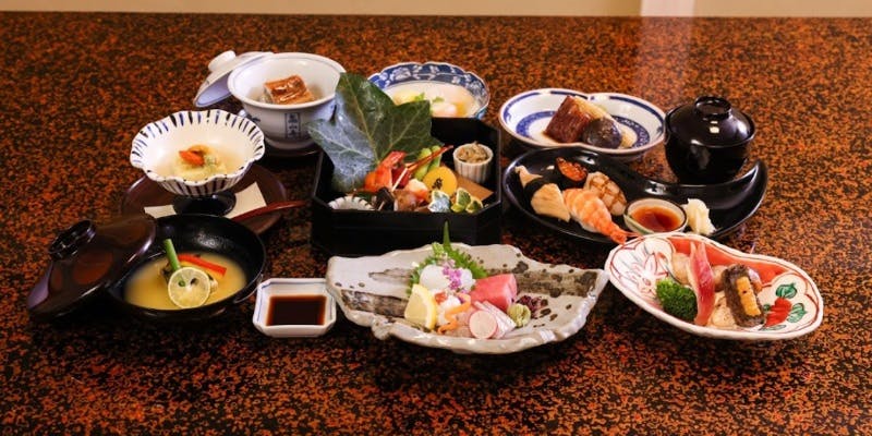【季節の会席】造り3種、焼き物、京都牛のステーキ、海鮮寿司など全9品