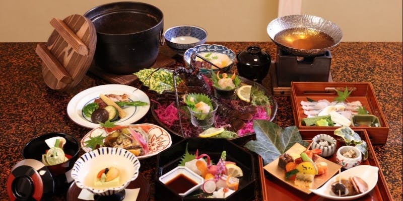 【季節の会席】京都牛と焼魚のステーキ、鮑のステーキ、釜めしなど贅沢な全10品