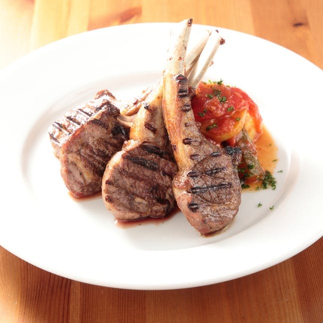 住宅街に佇む、静寂の隠れ家ビストロ