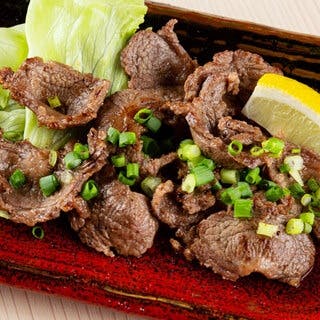 豊富な一品料理と深夜営業