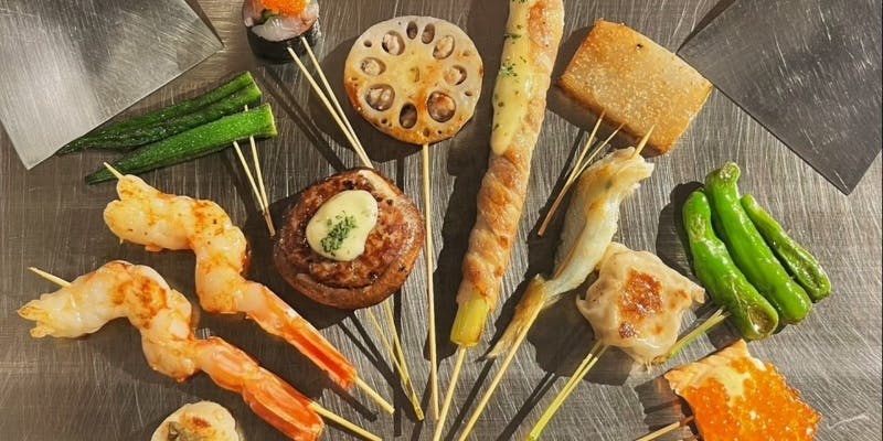 【個別盛り】鉄板で焼く創作串や当店の逸品を堪能するお任せコース（全12品）2時間飲み放題付き