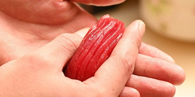 「ランチコース」新鮮な旬の素材を活かした握り十貫、逸品料理二種など季節の恵みを感じるランチ限定コース