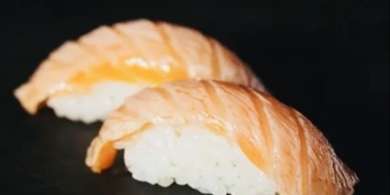 【おまかせディナー千コース】いくらグラスや鮨5貫など、新鮮な海の幸をお楽しみください＋2H飲み放題