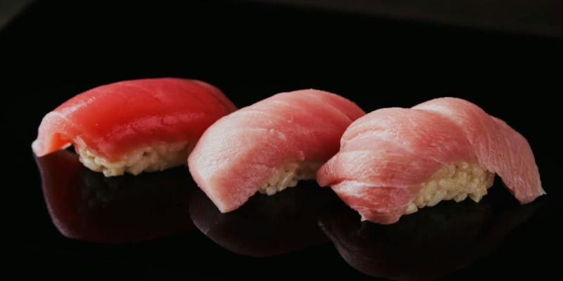 【おまかせディナー万コース】海の恵み2種やおまかせ6貫など、当日おすすめの逸品が勢揃い＋2H飲み放題