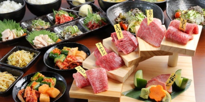 【満足コース】先附3種盛り、上タン、上ロース、選べる希少部位2種、ご飯、デザートなど全12品程度