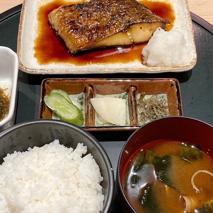 豊富な海鮮料理とお得なコースメニュー