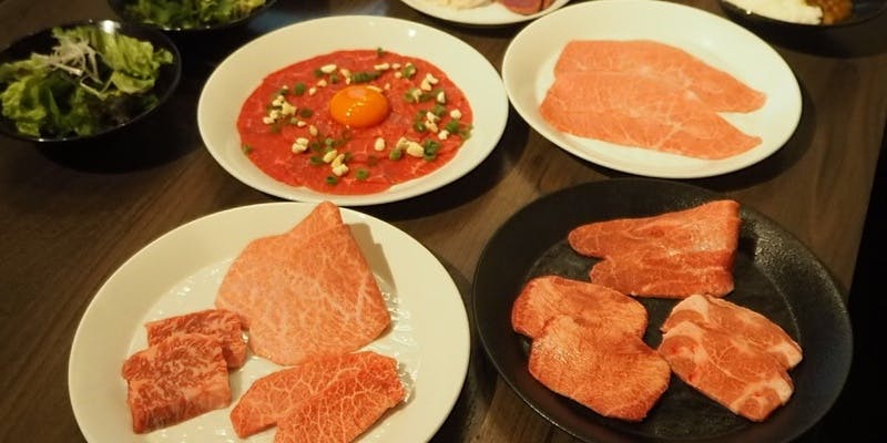 和牛焼肉白コース～牛タンや希少部位を堪能、〆と甘味付き贅沢コース～