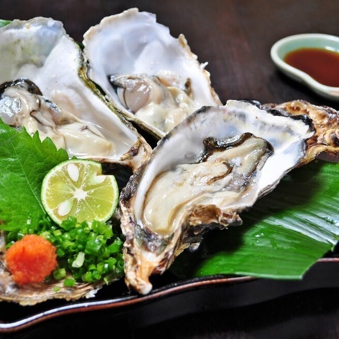 新鮮な海の幸を使った伝統的な寿司