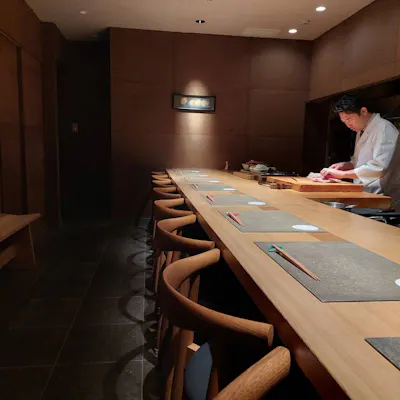 落ち着いた雰囲気の店内