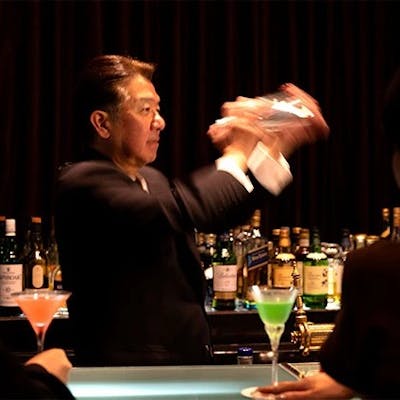 バーテンダー常駐、軽食と季節のハイティー