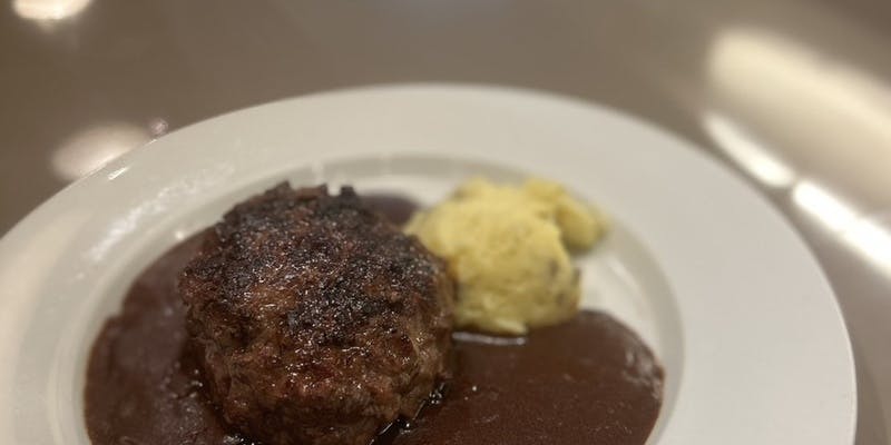 肉肉しいハンバーグステーキ定食（250g）＋1ドリンク特典