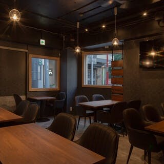 和モダンな寛ぎの空間