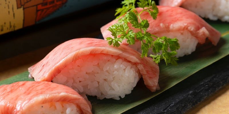 肉寿司や特選ヒレなど黒毛和牛を堪能できる大満足コース（15品）＋3時間飲み放題付き