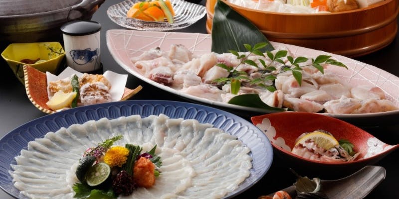 【てっちりコース】てっ皮、てっさ、ふぐ鍋、雑炊、デザート、ひれ酒など全8品程度（秋冬限定）