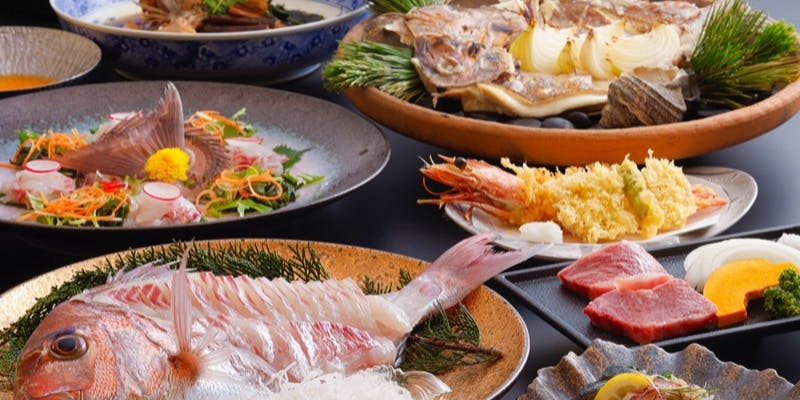 【鯛活造りと淡路牛コース】淡路牛溶岩焼き、鯛活造り、鯛とさざえ宝楽焼き、鯛あら煮など全10品程度