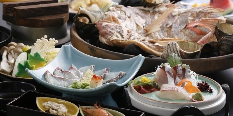 【鯛釜飯会席】鯛しゃぶしゃぶ、鯛カルパッチョ、造り、鯛宝楽焼き、鯛釜飯など全9品程度（春限定）
