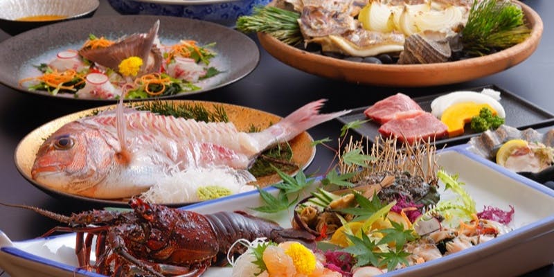 【鯛活造りと伊勢海老コース】鯛とさざえ宝楽焼き、鯛あら煮、伊勢エビ・アワビの舟盛など全12品程度