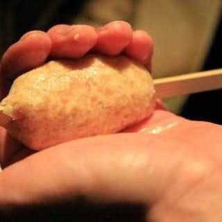 新鮮な伊達鶏を炭火で丁寧に焼き上げ