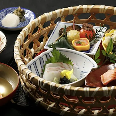 旬の味覚を満喫できる季節の京会席料理