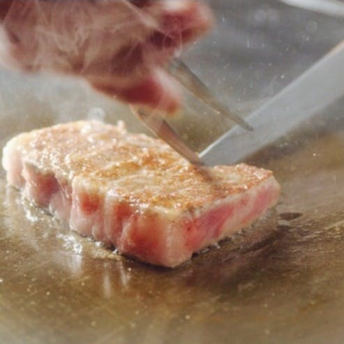 五感を満たす鉄板の饗宴