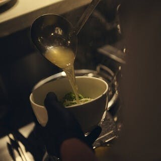 ライブキッチンで仕上げる世界の麺料理