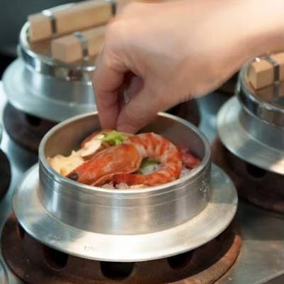 四季折々の食材が釜の中で舞い踊る自慢の釜めし