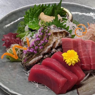 箸休めにお薦めの一品料理と豊富な日本酒