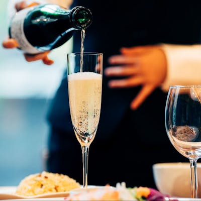 最大180名まで対応。洗練された貸切イベント