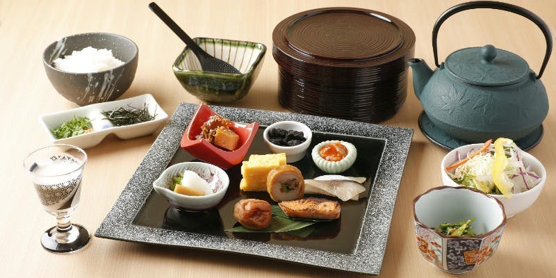 魚沼産コシヒカリと九菜　彩り出汁茶漬け御膳