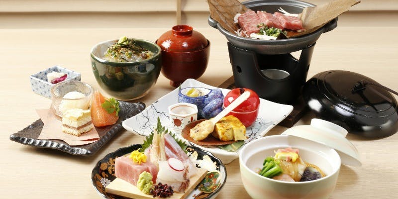 お昼の豪華会席「A5ランク伊賀牛」を含む全6品＋乾杯スパークリング