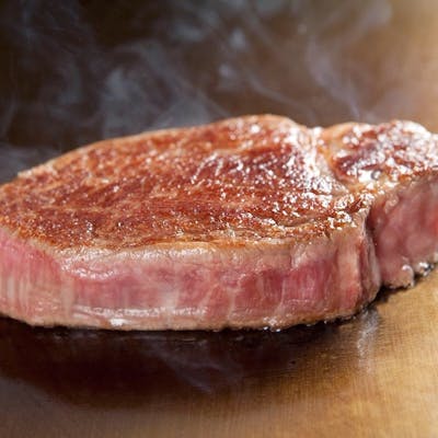 目の前で繰り広げられるシェフの技