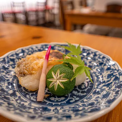 店主こだわりの料理とお酒を愉しむ