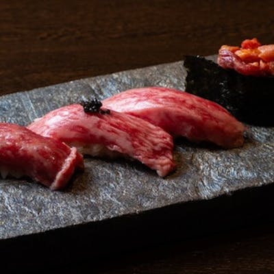 とろける食感の黒毛和牛寿司