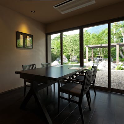 それぞれのシーンに合わせた くつろぎのお席をご用意