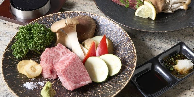 【神戸牛と黒毛和牛食べ比べ】前菜3種盛合せ、神戸牛50gと黒毛和牛50gなど全9品＋2H飲み放題