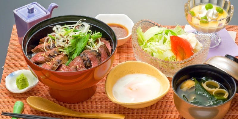昼食「霧降高原牛ステーキ丼」