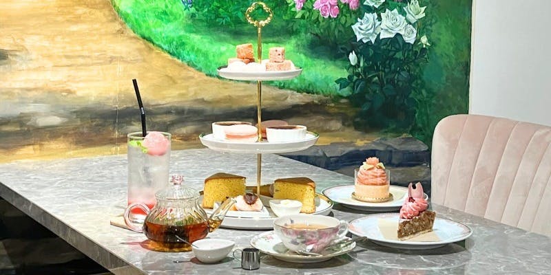 ローズづくしのアフタヌーンティー ＋乾杯スパークリングワインとソフトドリンクフリーフロー