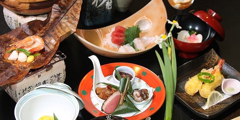 【季節の彩コース】季節の食材が盛りだくさんの会席料理