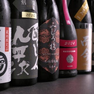 全国から厳選した約50種類の日本酒を用意