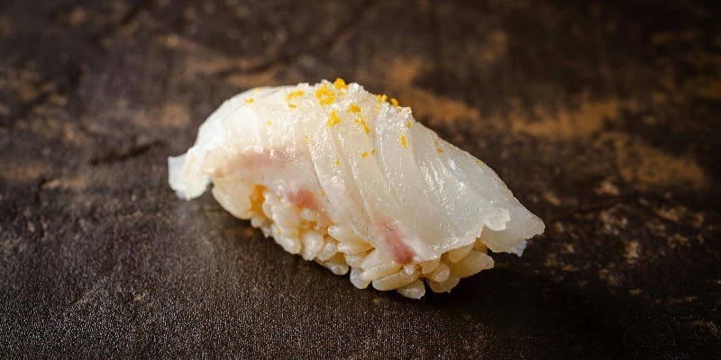 【鮨】全21品8800円 旬菜旬魚と炭焼魚、極鮨11貫コース