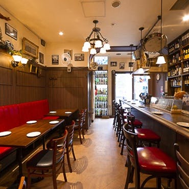 異国情緒漂う落ち着いた店内空間