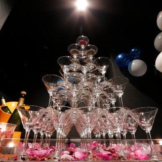 貸切限定！圧巻のシャンパンタワーで盛り上がる