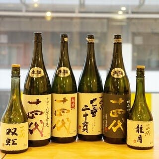 全国各地の厳選日本酒を常時30種類以上取り揃え
