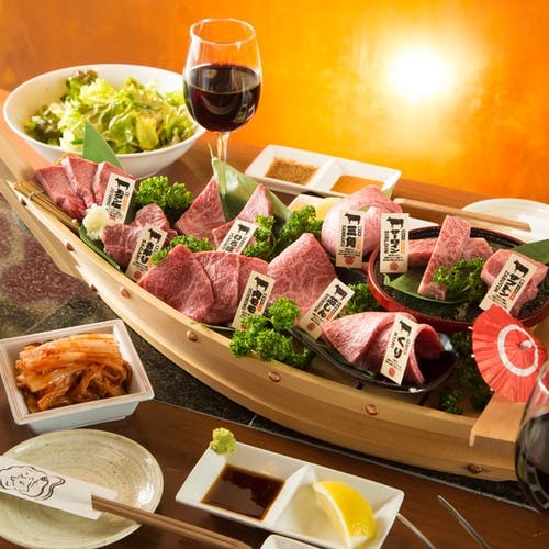 あか牛がたっぷり詰まった舟盛りが大人気