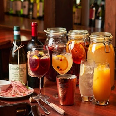 肉に合う!30種のボトルワインや、ドリンク。お得なコースも◎