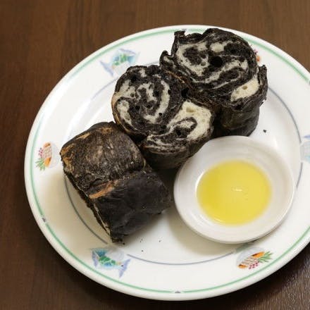 【自家製パン】イカ墨のバゲット