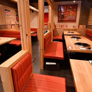 無煙ロースター完備で快適な食事空間